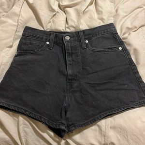 Levi high waisted mom shorts size 28 black